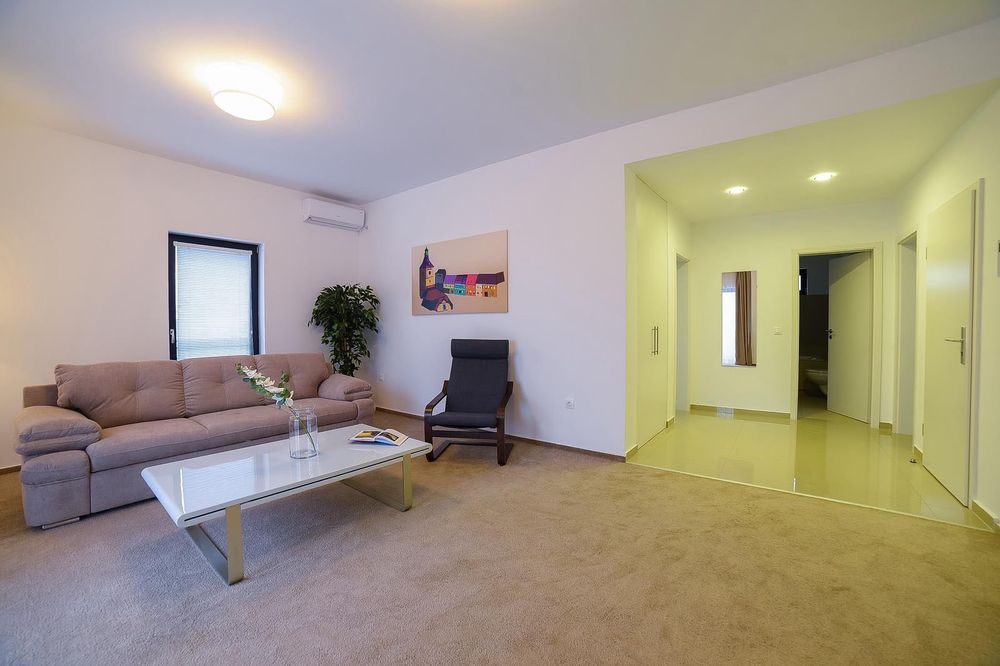 Vând imobil 7 apartamente