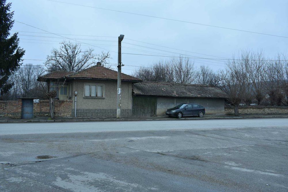 Отдавам/продавам дворно място с къща 6дка  в с.Драганово.