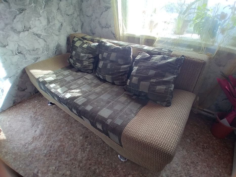 Продам Диван в хорошем состоянии