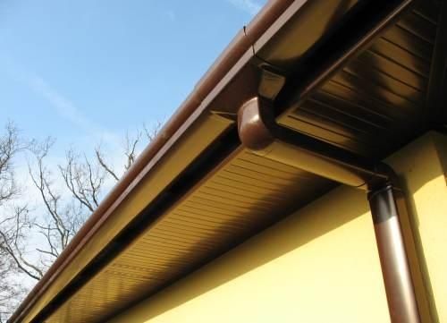 Обшиване със сачак на  под покривна стряха