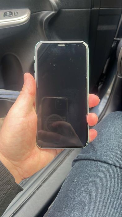 Продам айфон 11 128