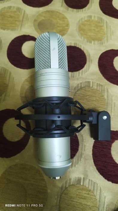 Microfon profesional pentru studiou