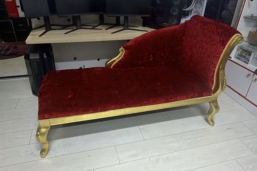 Срочно продаю декоративный Диван