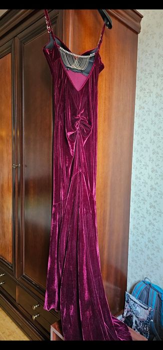 Vând Rochie Eveniment Din Catifea Bordo