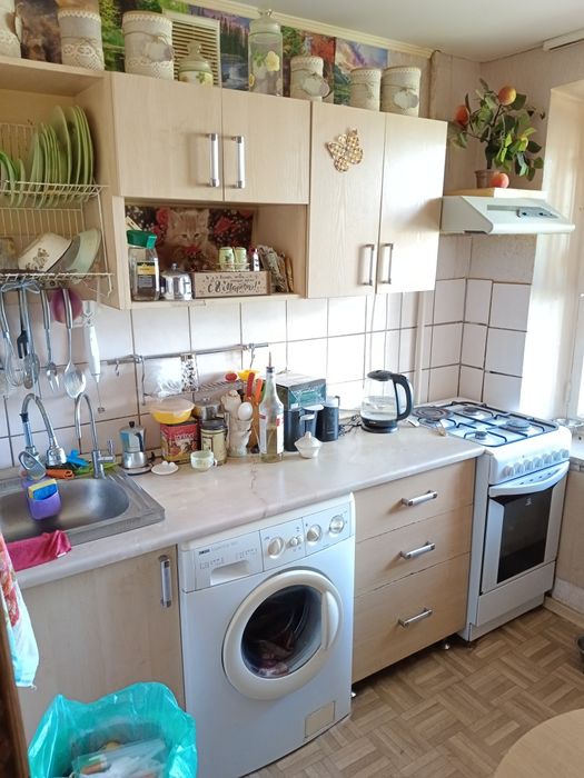 Продам 3 х комн . 4 -37 ,6 этаж.