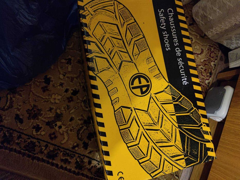 Работни обувки с бомбе