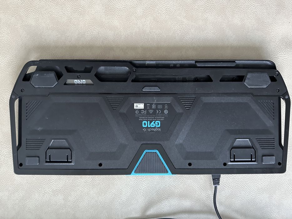 Клавиатура Logitech G910 механична геймърска RGB