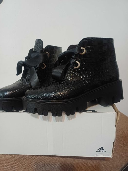 Vand ghete de piele dama noi