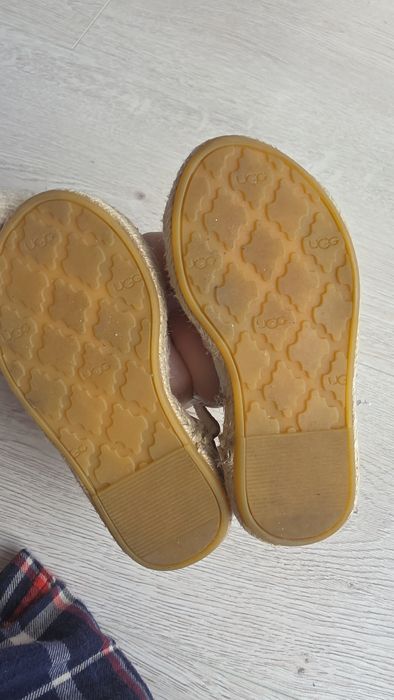 Sandale UGG marimea 23-24
