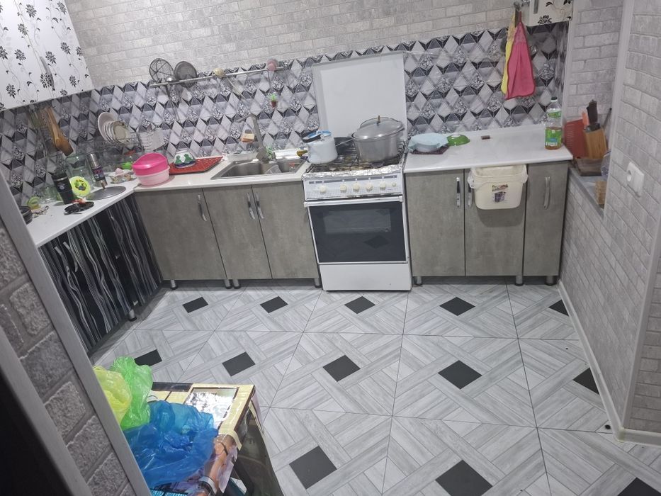 uy sotiladi bozsu 6 sotu 9 hona