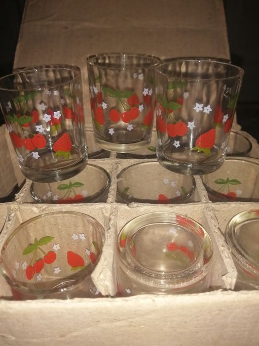 Набор из шести стопок