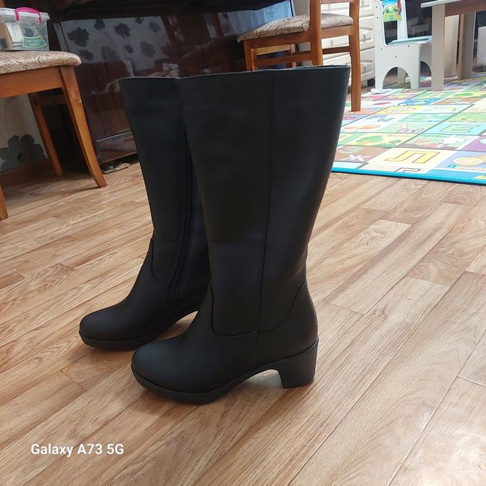 Продам женские зимние сапоги