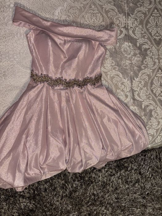 Rochie lunga pe umeri . Marimea 42