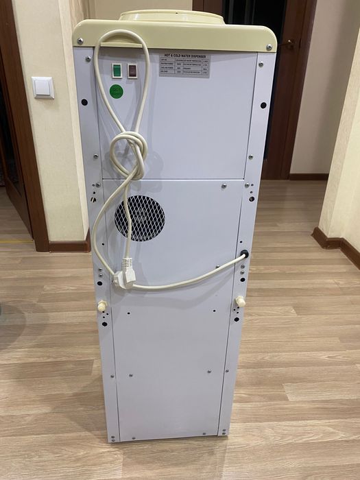 Диспенсер для офиса и дома