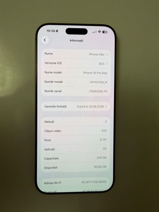 Vand iPhone 16 pro max impecabil Gold