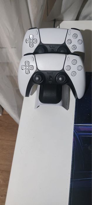 Продам PS5 с дисководом и 2 джойстиками