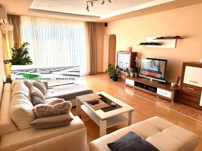 Продава се Етаж от къща в Пловдив, Коматевски възел - 140 кв.м за 1736 €/кв.м - Снимка #1
