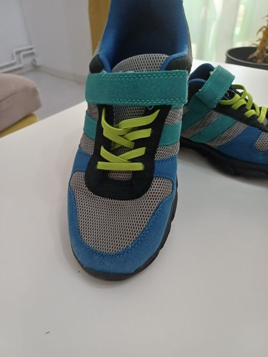 Vând pantofi sport!!!