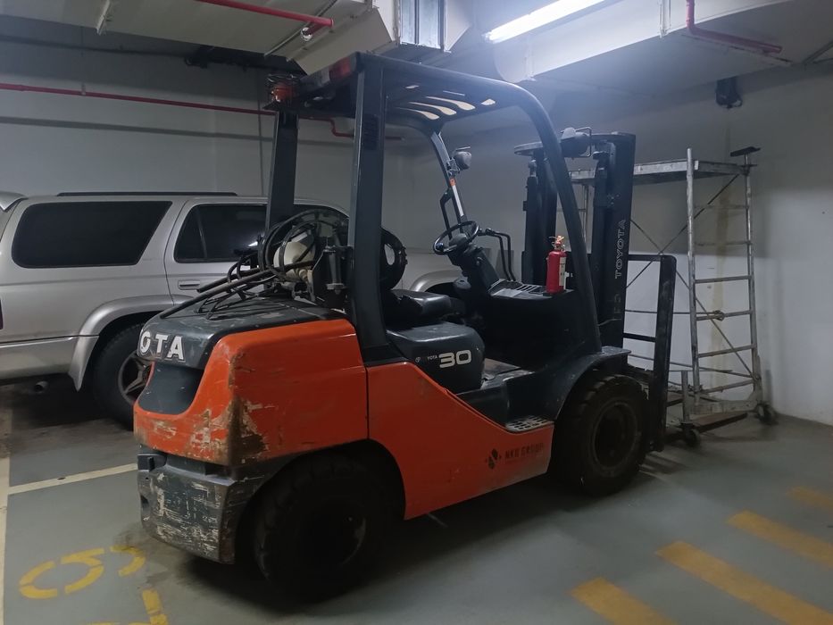 Погрузчик вилочный