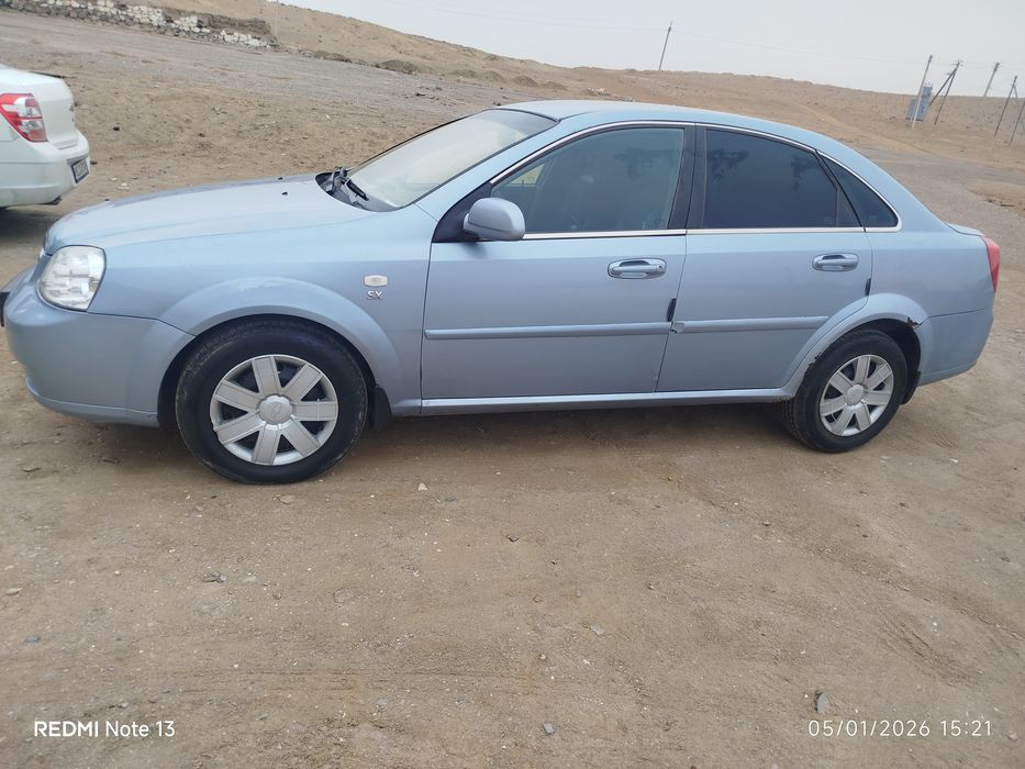 ласетти сотилади