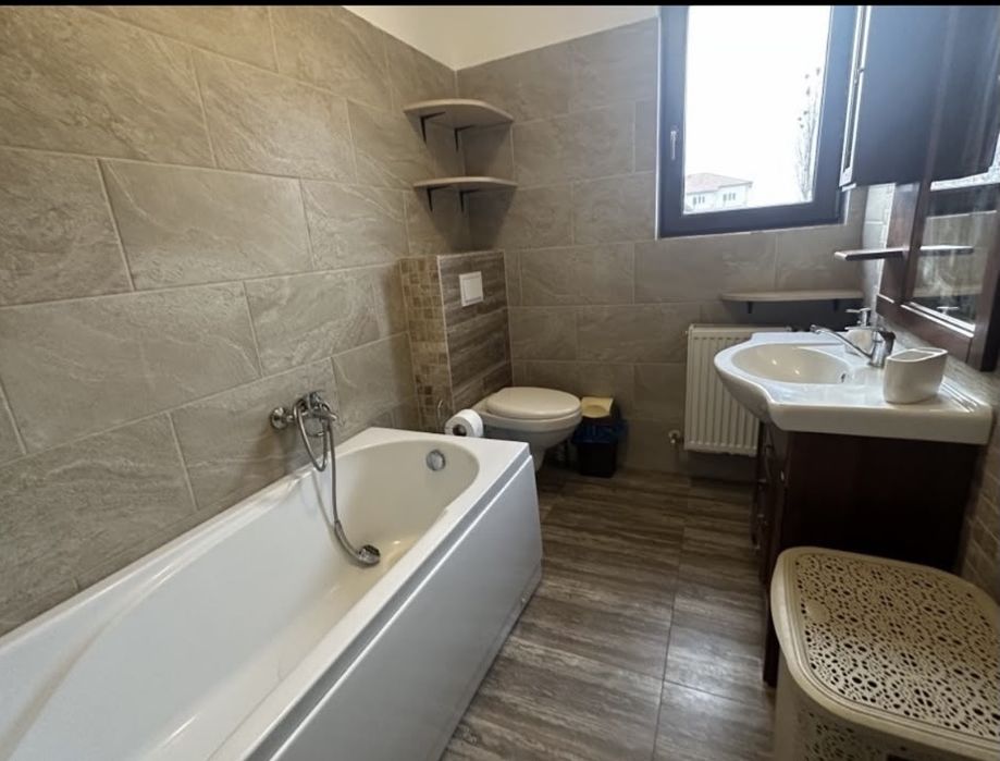 Închiriez apartament 3 camere Giroc, zona Planetelor | 72 mp |