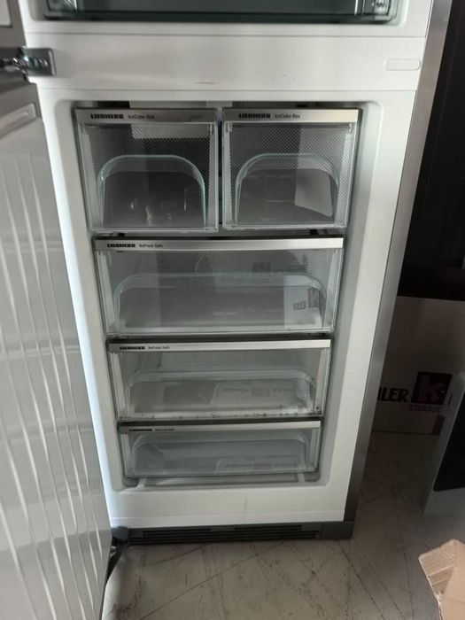 Продавам хладилник и фризер на марката LIEBHERR