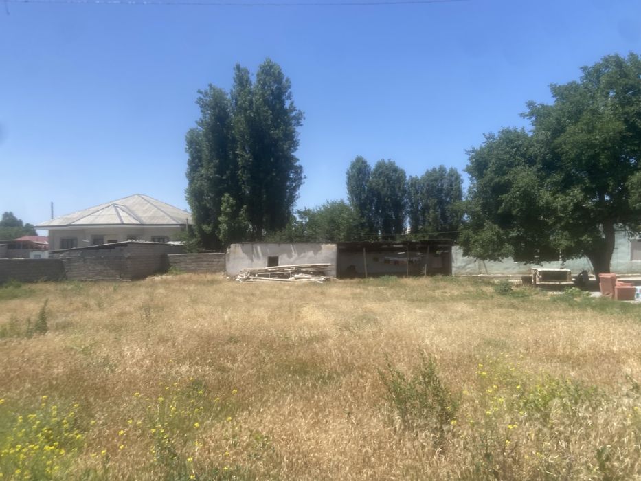 18 sotix yer sotiladi uy hovlisi bilan