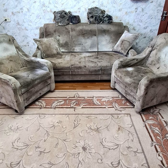 Диван с двумя креслами