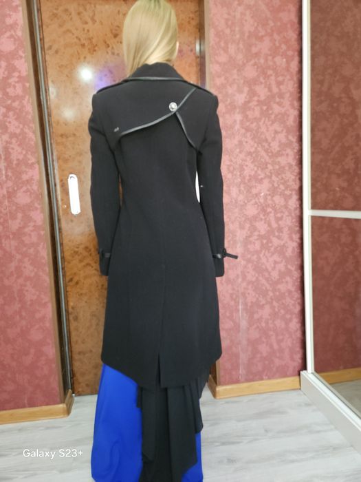 Пальто черного цвета
