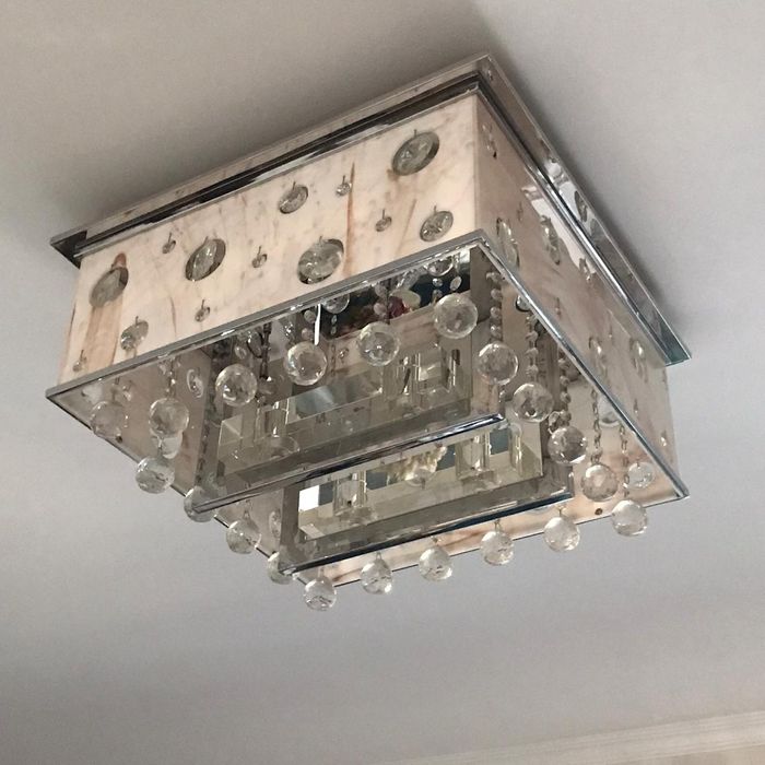 Срочно продам люстру