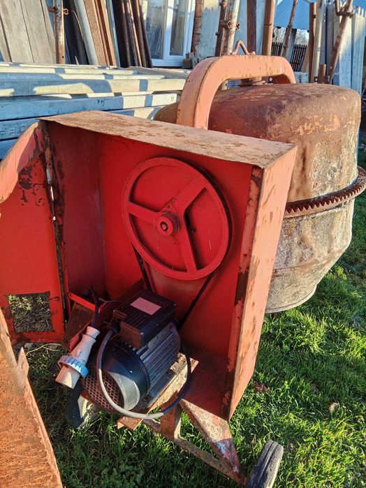 elemente schela  betonieră +topogan descărcre moloz