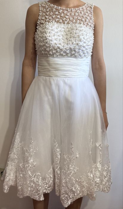 Rochie scurta cu dantela si pietre