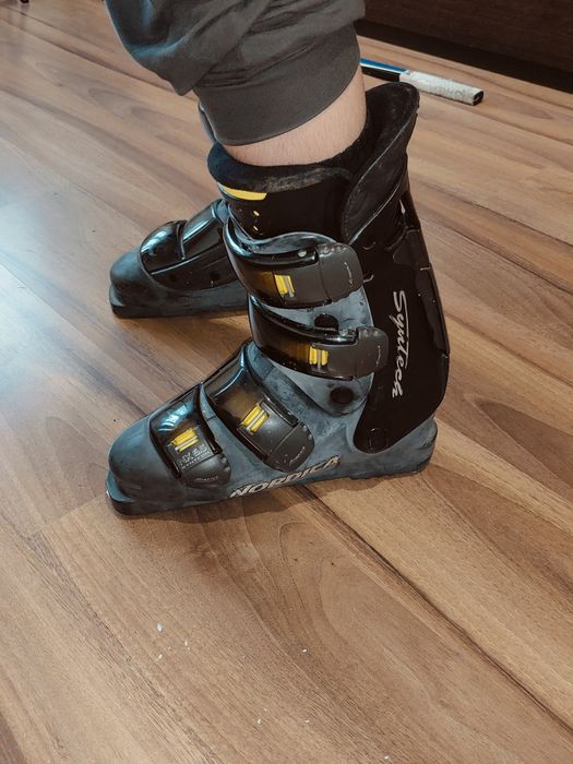 Clăpari  schi marime 42