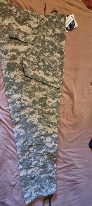 Vând uniforma militara tip NATO, barbati, nr. L