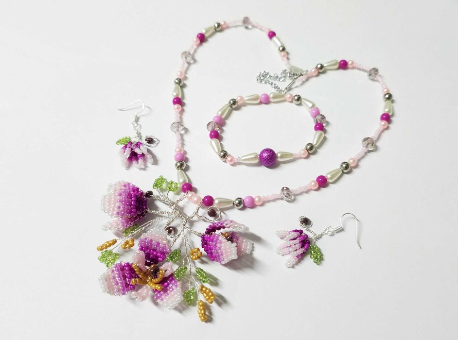 Set Magnolie boboci roz cu colier si cercei, flori handmade unicat