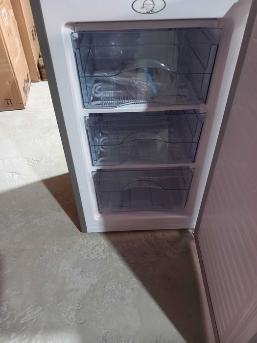 SUPER OFERTA Congelator cu sertare  64 Litri