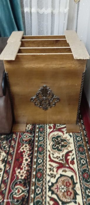 Yangi stol stul sotiladi