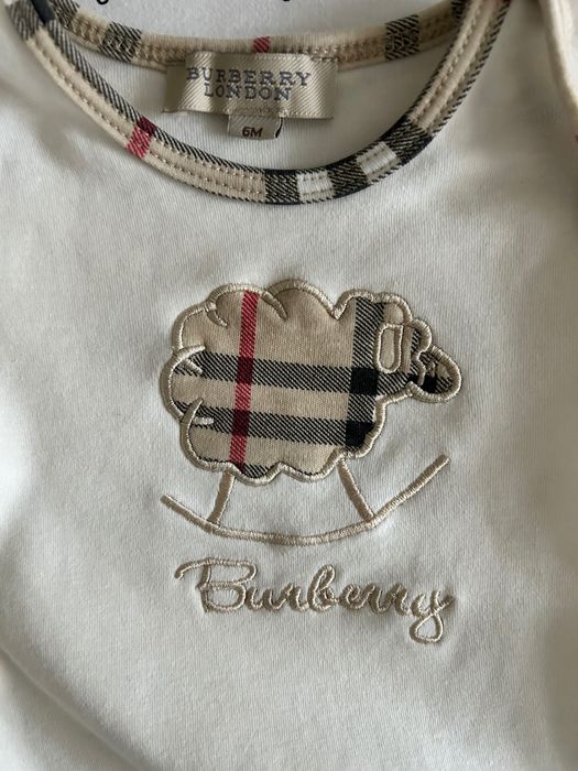 Burberry за бебе