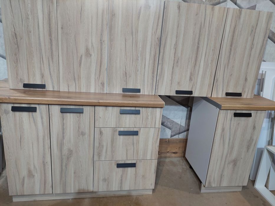 Новый кухонный гарнитур  2м