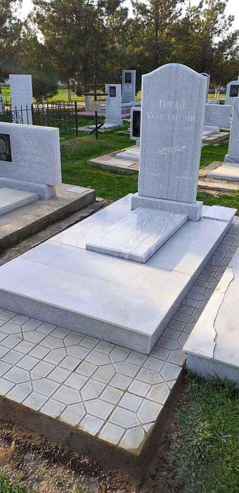 Памятники из мрамора и гранита