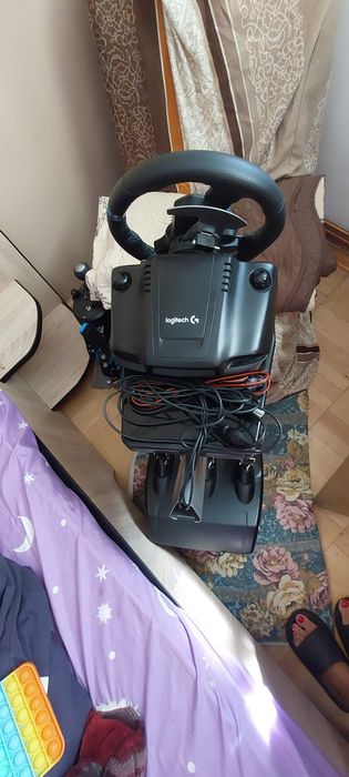 Vând scaun  si volan PS4