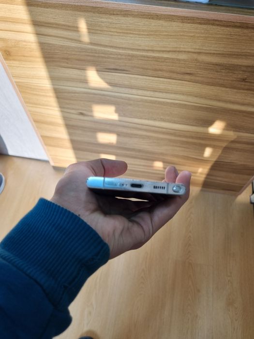 Samsung galaxy s22 ultra 5G 12/256gb holati rasmda