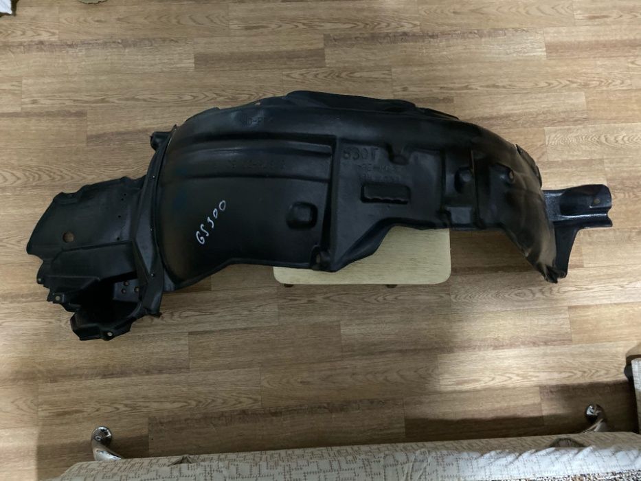 Подкрылок на lexus gs300