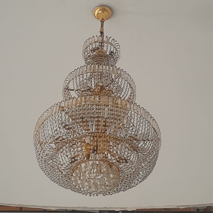 Продается люстра