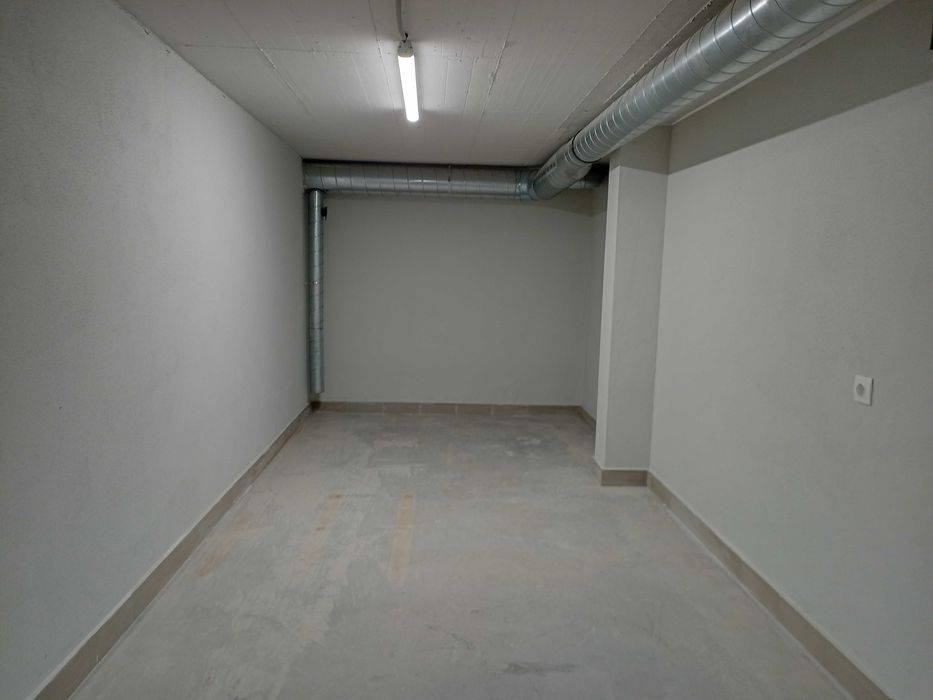 Дава се под наем Гараж / Паркомясто в София, Триъгълника - 14 кв.м за 102 € - Снимка #1