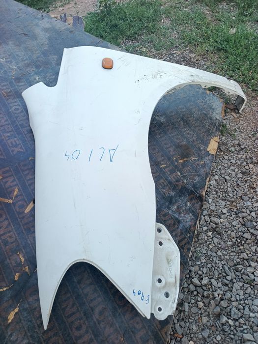 Toyota ipsum Крыло