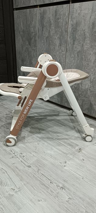 Продам стульчик happy baby berny v2