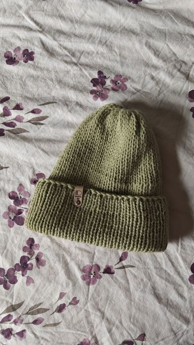 Вязаные двойные шапки