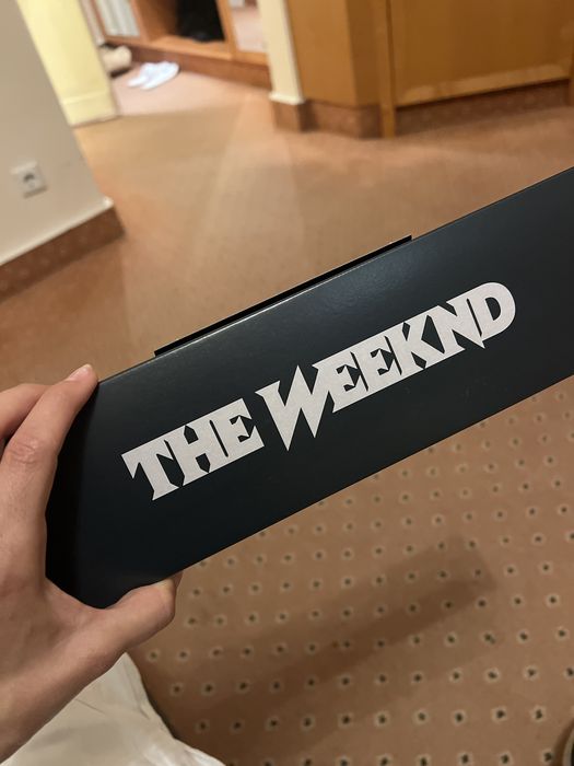 The Weeknd постер плакат оригинален последено турне и вип бадж