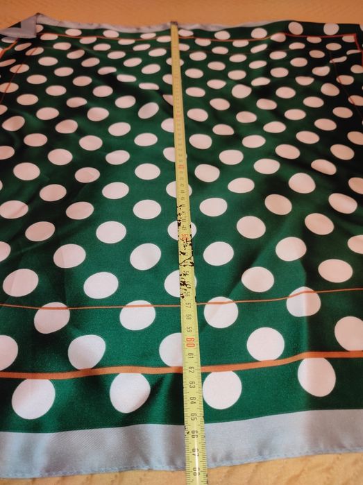 Eșarfa eleganta polka dot